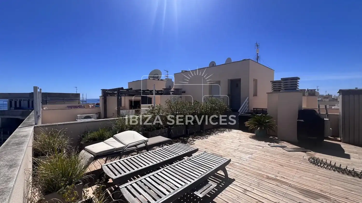 Terrassa de Pis en venda en Eivissa amb Aire condicionat, Jardí privat i Piscina