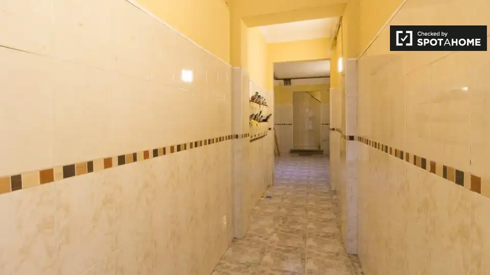 Flat for share in L'Hospitalet de Llobregat  with Air Conditioner, Heating and Furnished