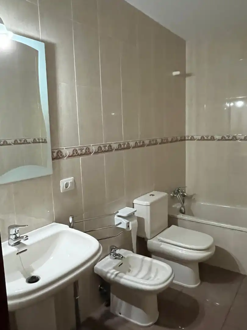 Baño de Piso de alquiler en Santa Cruz de Tenerife con Horno y Lavadora