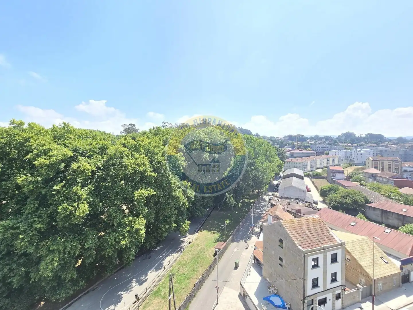 Außenansicht von Wohnung zur Miete in Vigo  mit Heizung, Parkett und Möbliert