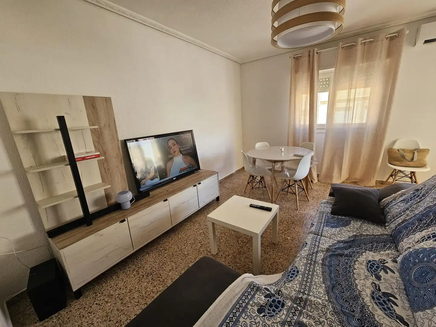 Sala de estar de Piso en venta en Tavernes de la Valldigna con Aire acondicionado, Terraza y Amueblado
