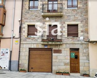 Vista exterior de Casa adosada en venda en Legutio amb Calefacció, Terrassa i Moblat