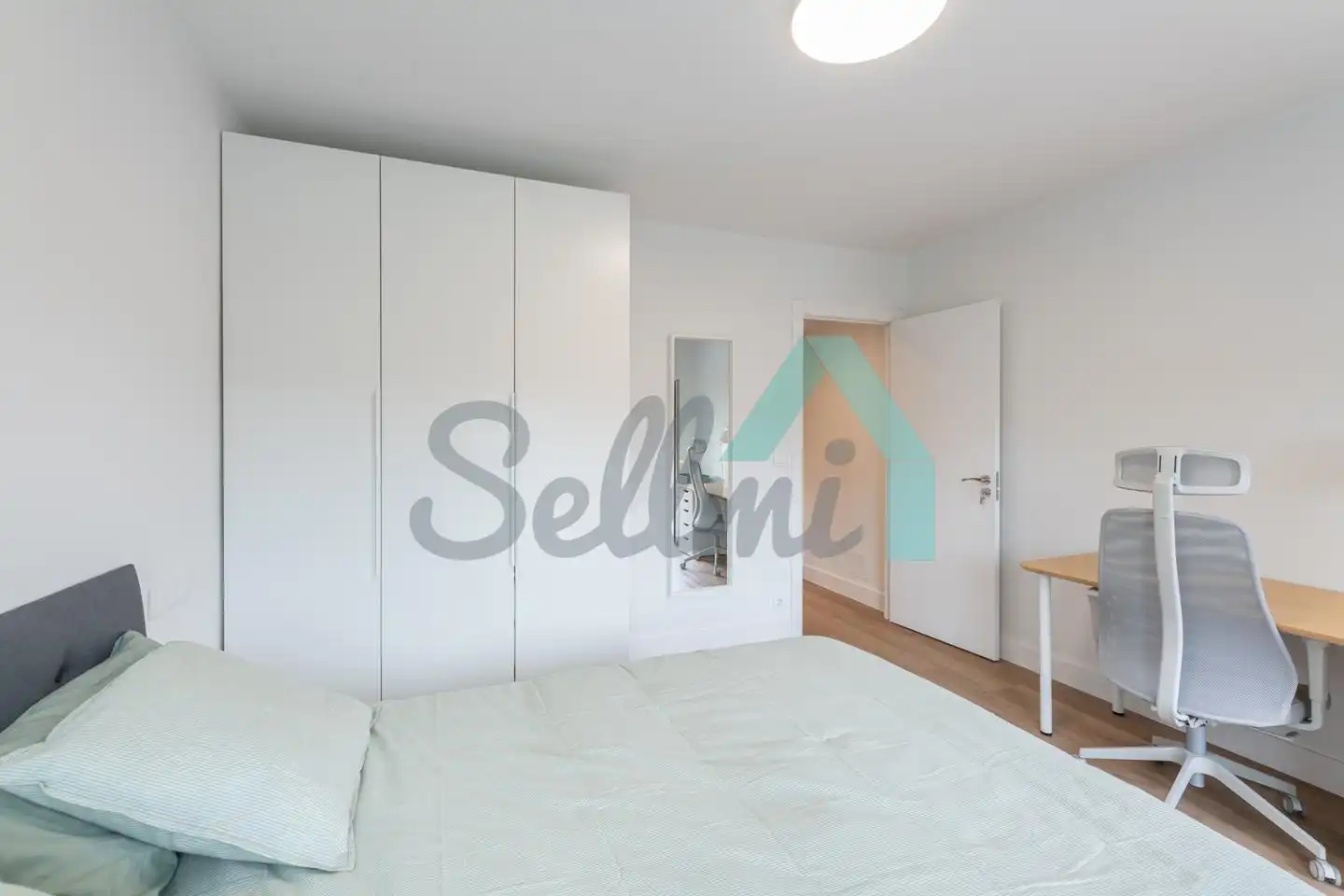 Bedroom of Flat for rent in Oviedo   with Heating, Terrace and Furnished