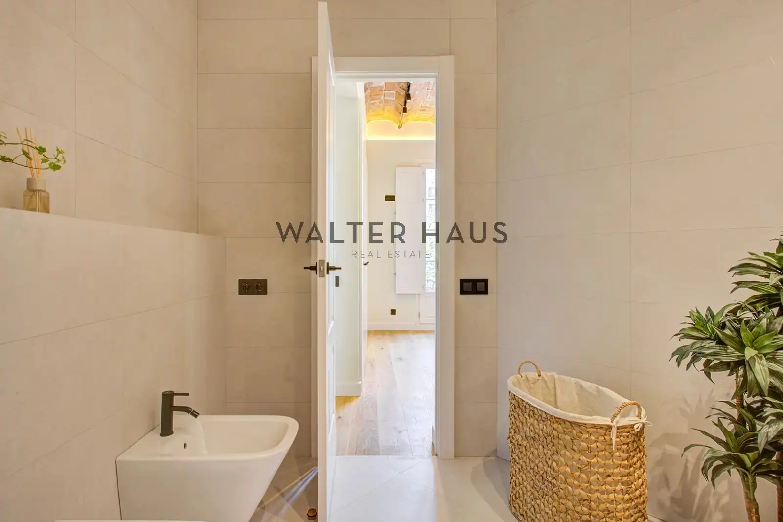 Baño de Piso en venta en Barcelona con Aire acondicionado, Amueblado y Horno