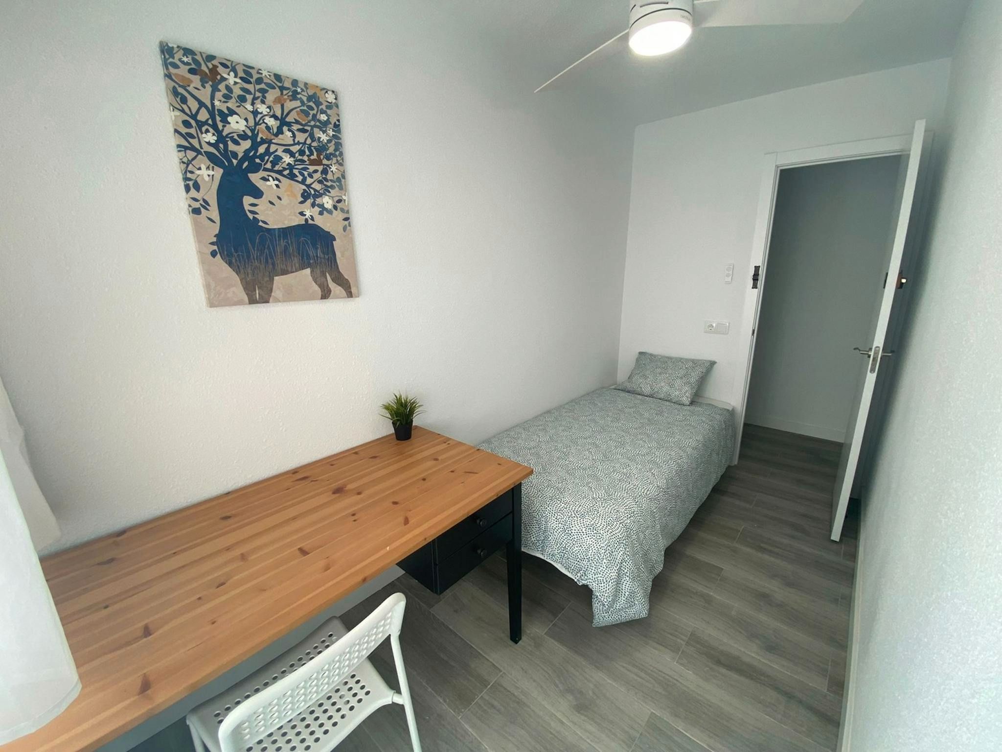 Bedroom of Flat to share in  Madrid Capital  with Heating, Furnished and Washing machine
