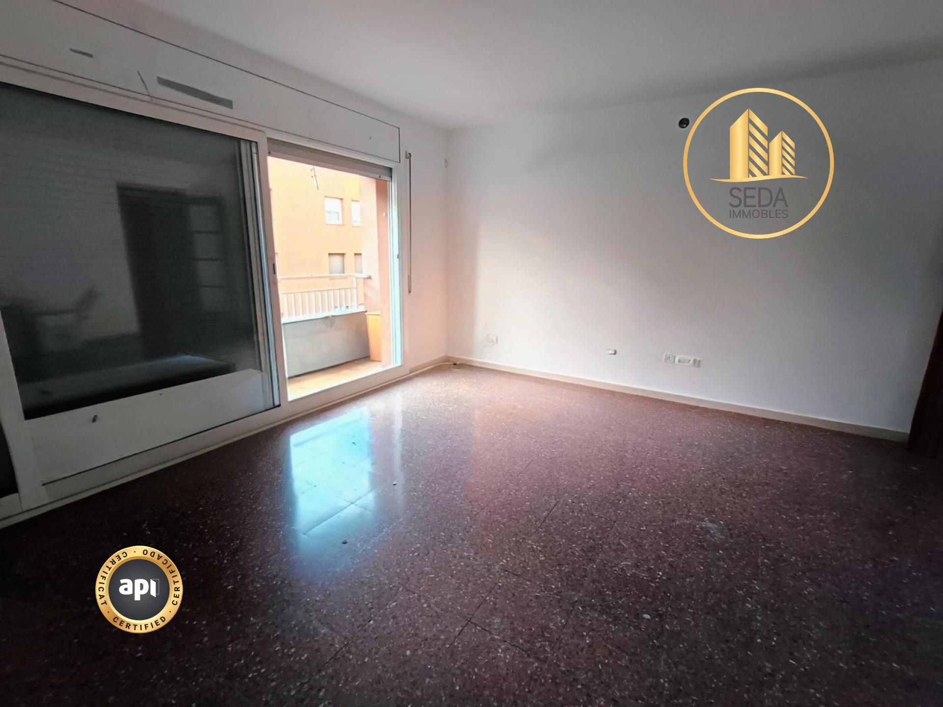 Vista exterior de Pis en venda en Terrassa amb Balcó