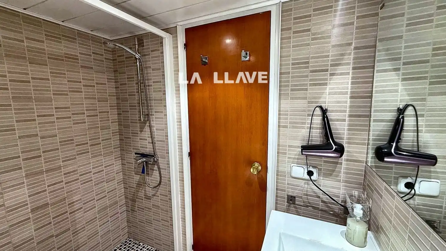 Bany de Pis en venda en Lloret de Mar amb Calefacció, Terrassa i Piscina