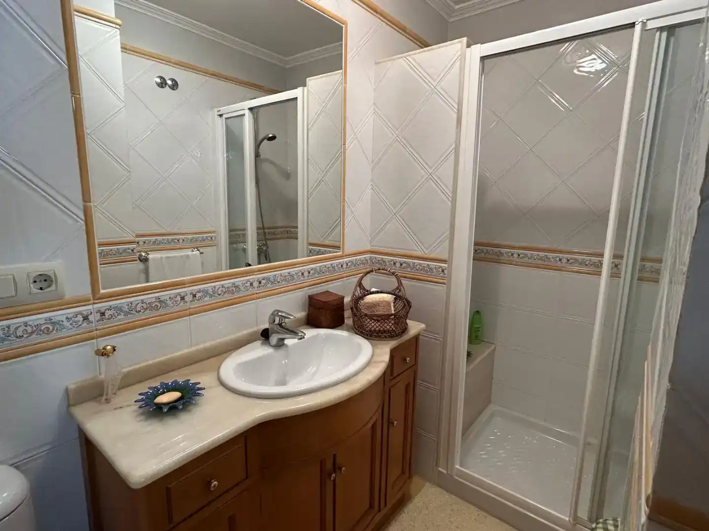 Badezimmer von Wohnung zum Verkauf in Curtis mit Balkon
