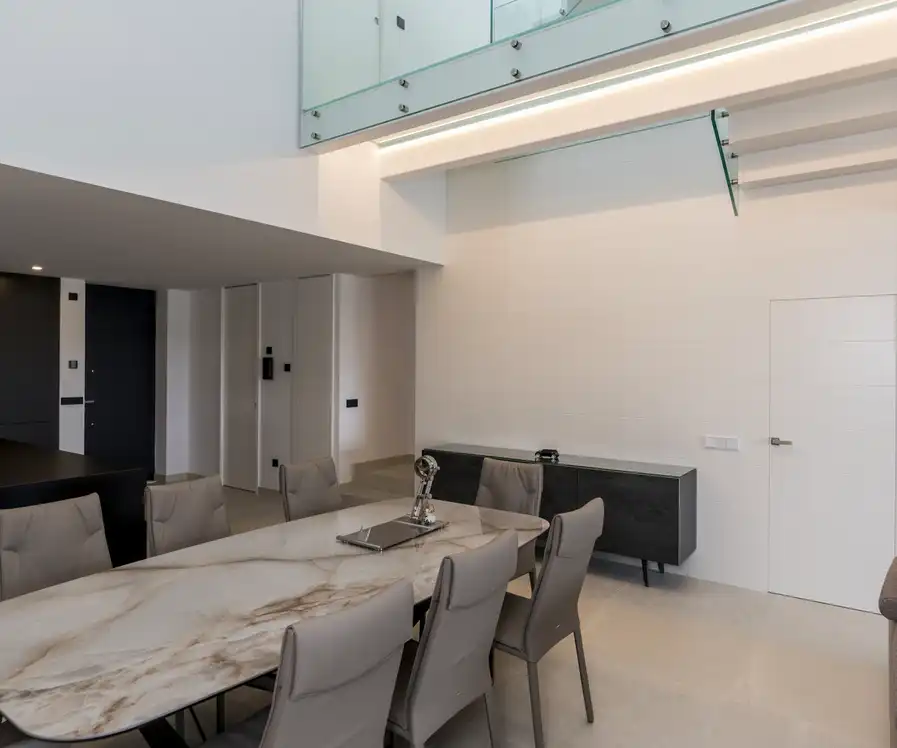 Comedor de Casa adosada de alquiler en Estepona con Aire acondicionado, Jardín privado y Terraza