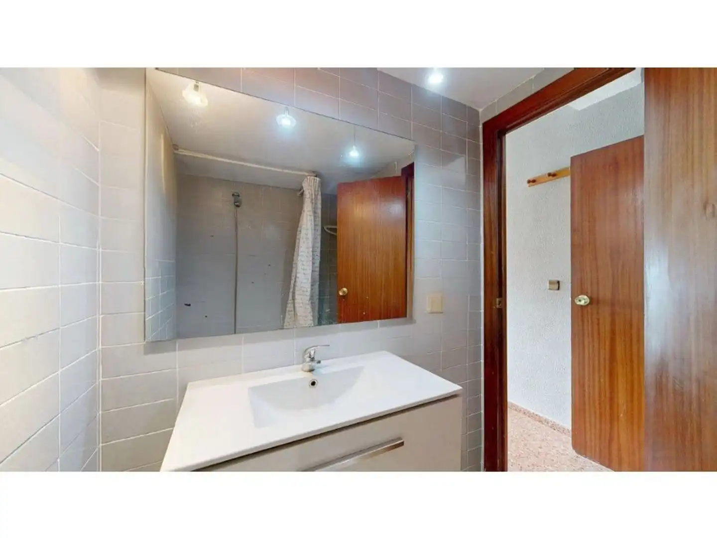 Bathroom of Flat for sale in Valencia  with Air Conditioner