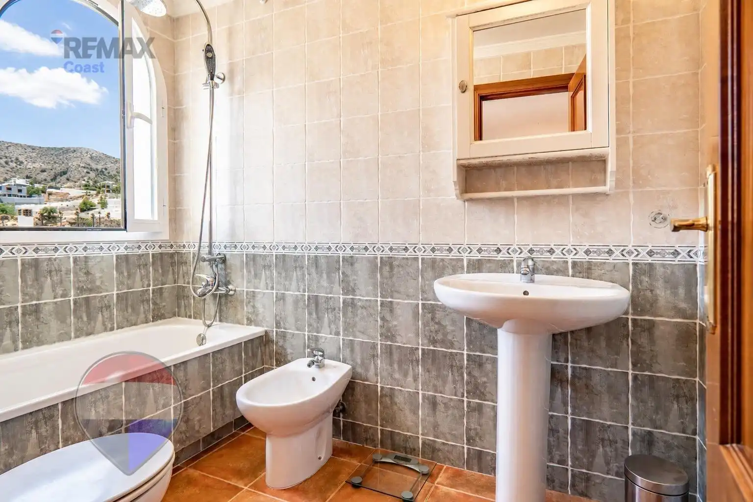 Badezimmer von Einfamilien-Reihenhaus zum Verkauf in Rincón de la Victoria mit Klimaanlage, Terrasse und Abstellraum