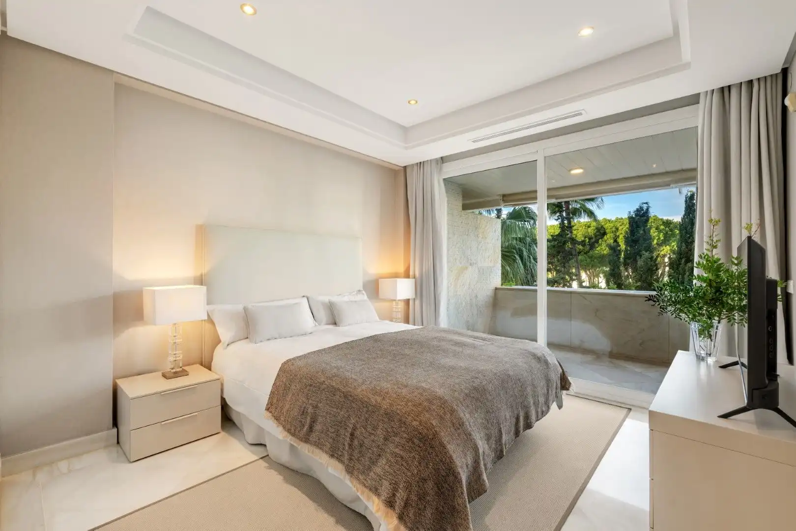 Dormitori de Apartament en venda en Marbella amb Aire condicionat, Calefacció i Terrassa
