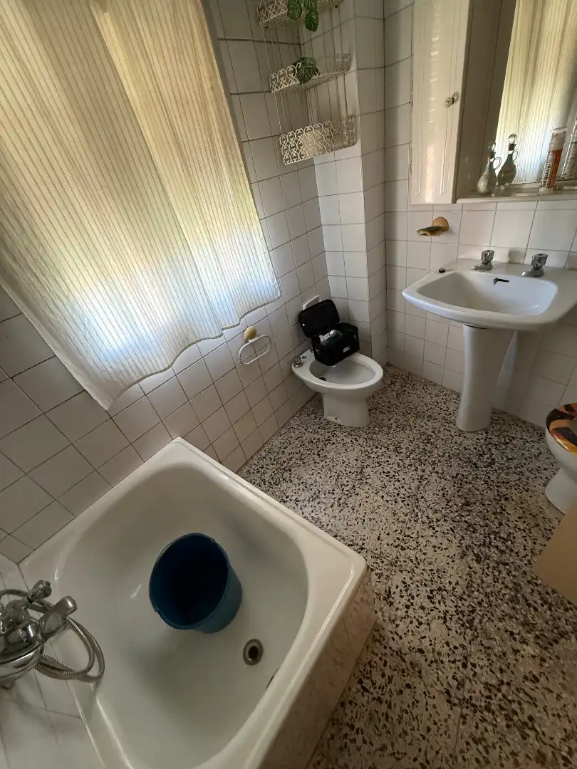 Bany de Casa o xalet en venda en Alcalá la Real amb Jardí privat, Parquet i Terrassa