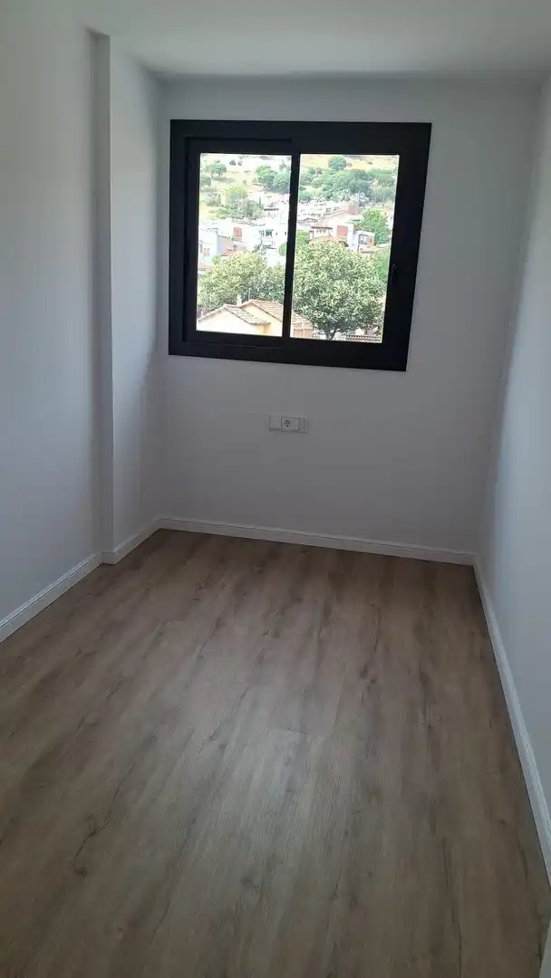 Schlafzimmer von Wohnung zur Miete in Santa Coloma de Gramenet mit Klimaanlage, Heizung und Parkett