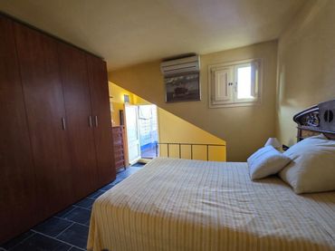Casa rústica con balcón en venta en Carrer de la Carreta