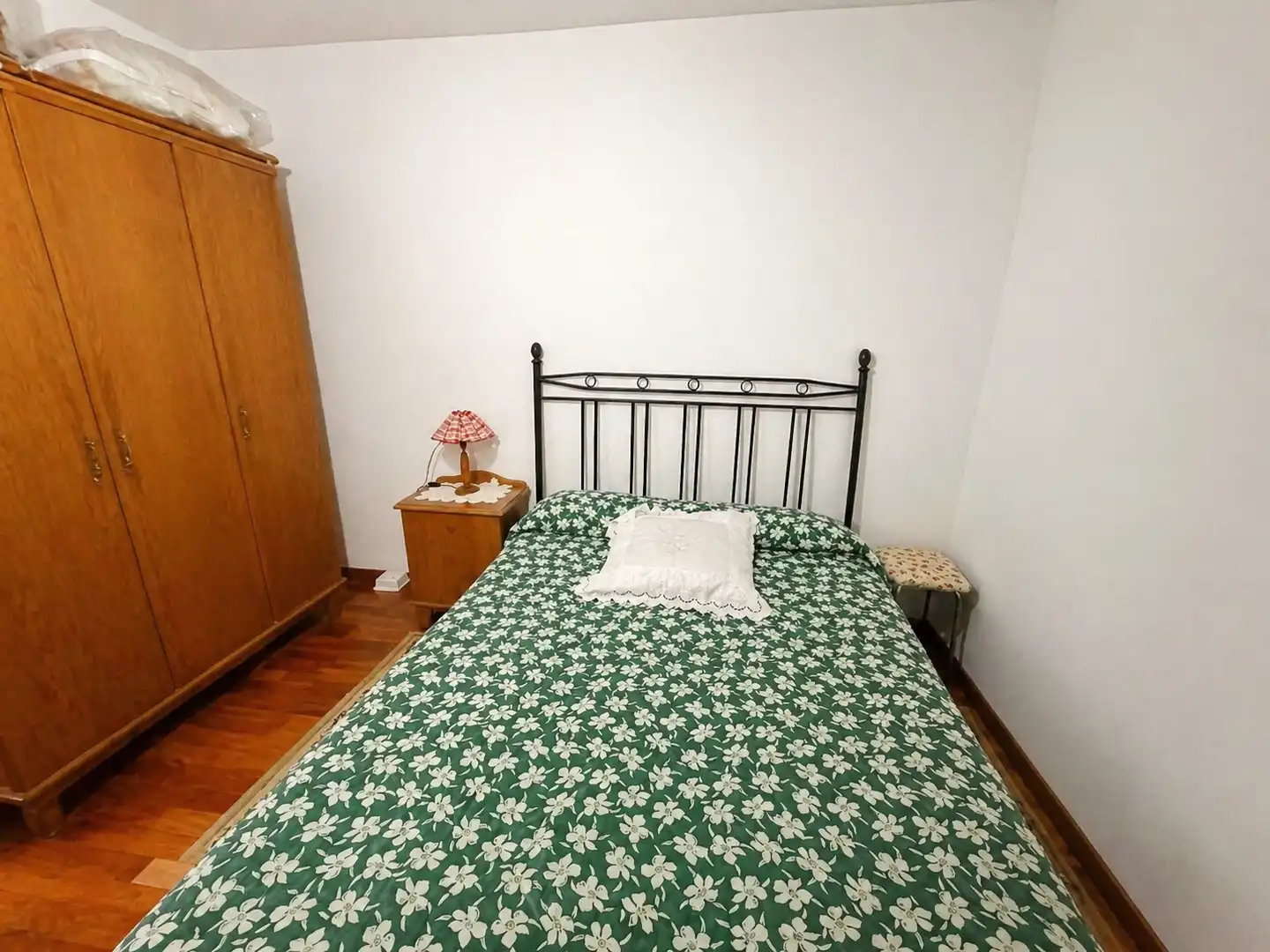 Bedroom of Detached homes for sale in San Xoán de Río  with Heating, Parquet flooring and Furnished