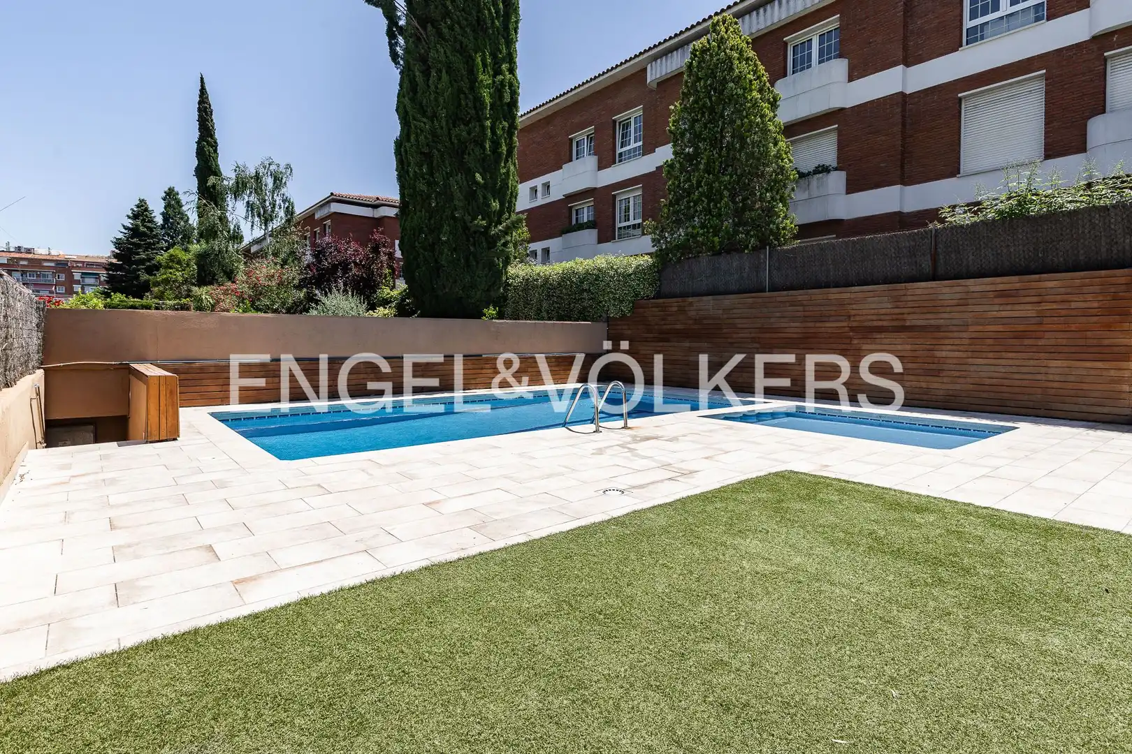 Piscina de Casa o xalet en venda en Sant Cugat del Vallès amb Aire condicionat, Calefacció i Jardí privat