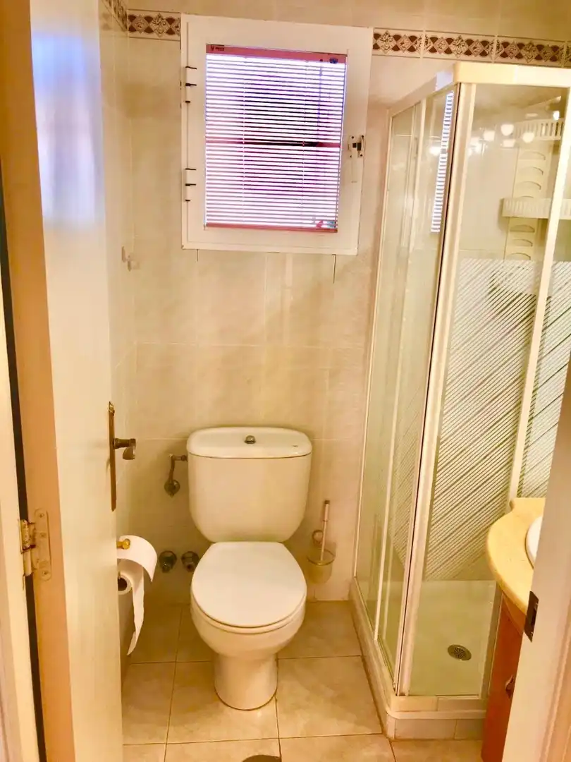 Bany de Dúplex de lloguer en La Manga del Mar Menor amb Terrassa, Piscina i Moblat