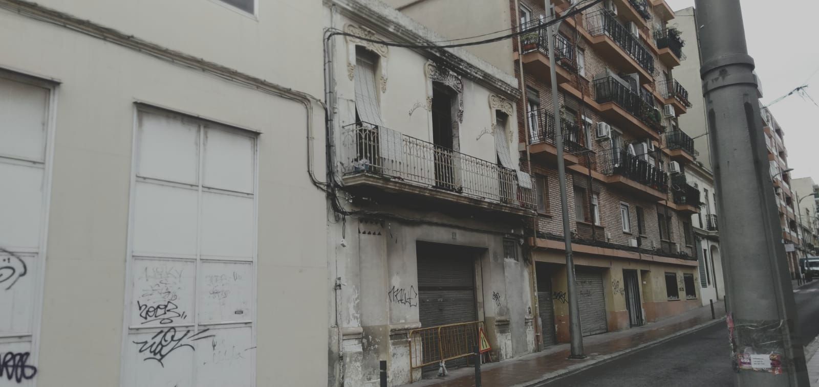 Vista exterior de Edifici en venda en Burjassot