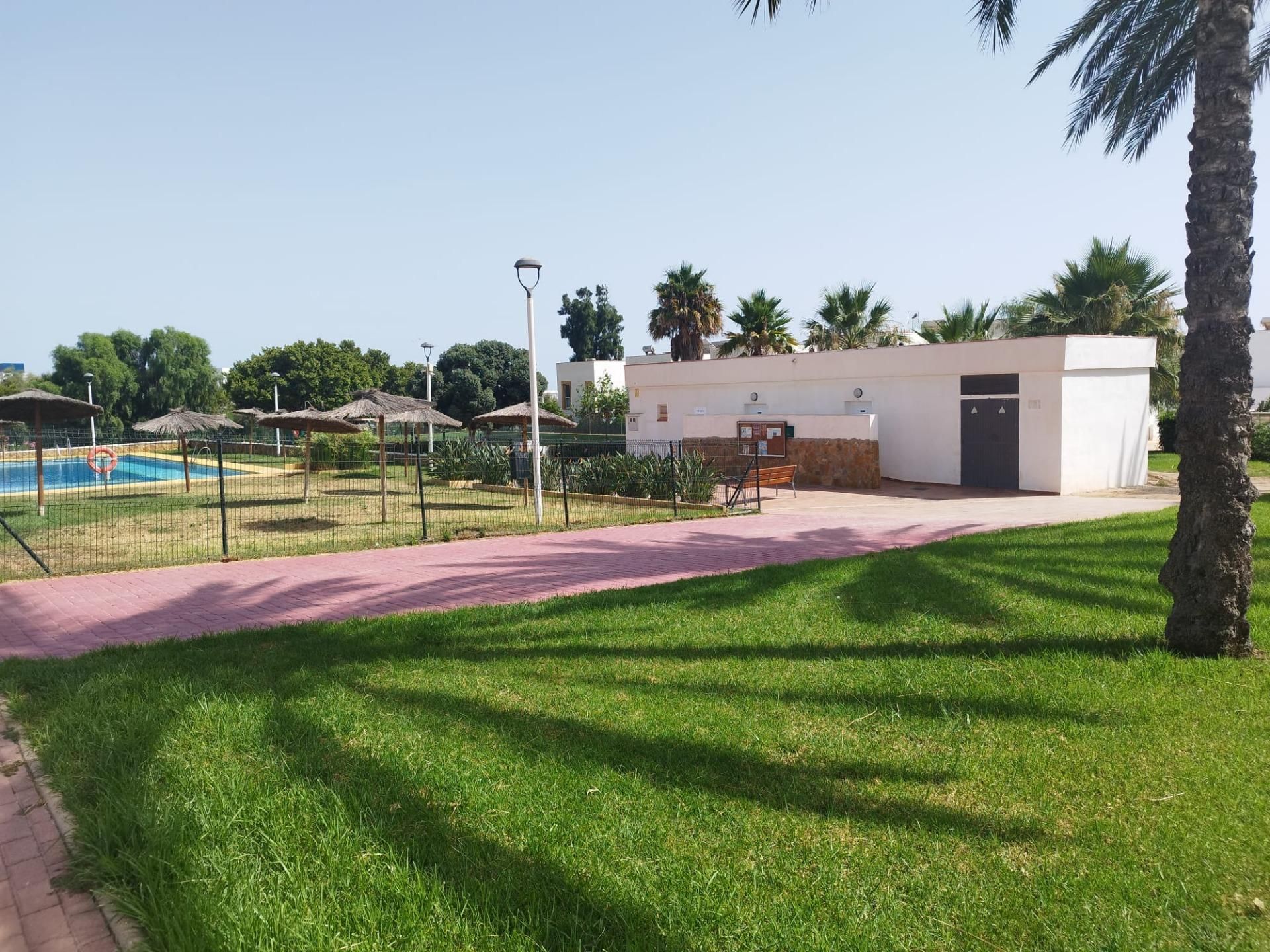 Exterior view of Flat for sale in  Almería Capital  with Air Conditioner, Private garden and Terrace