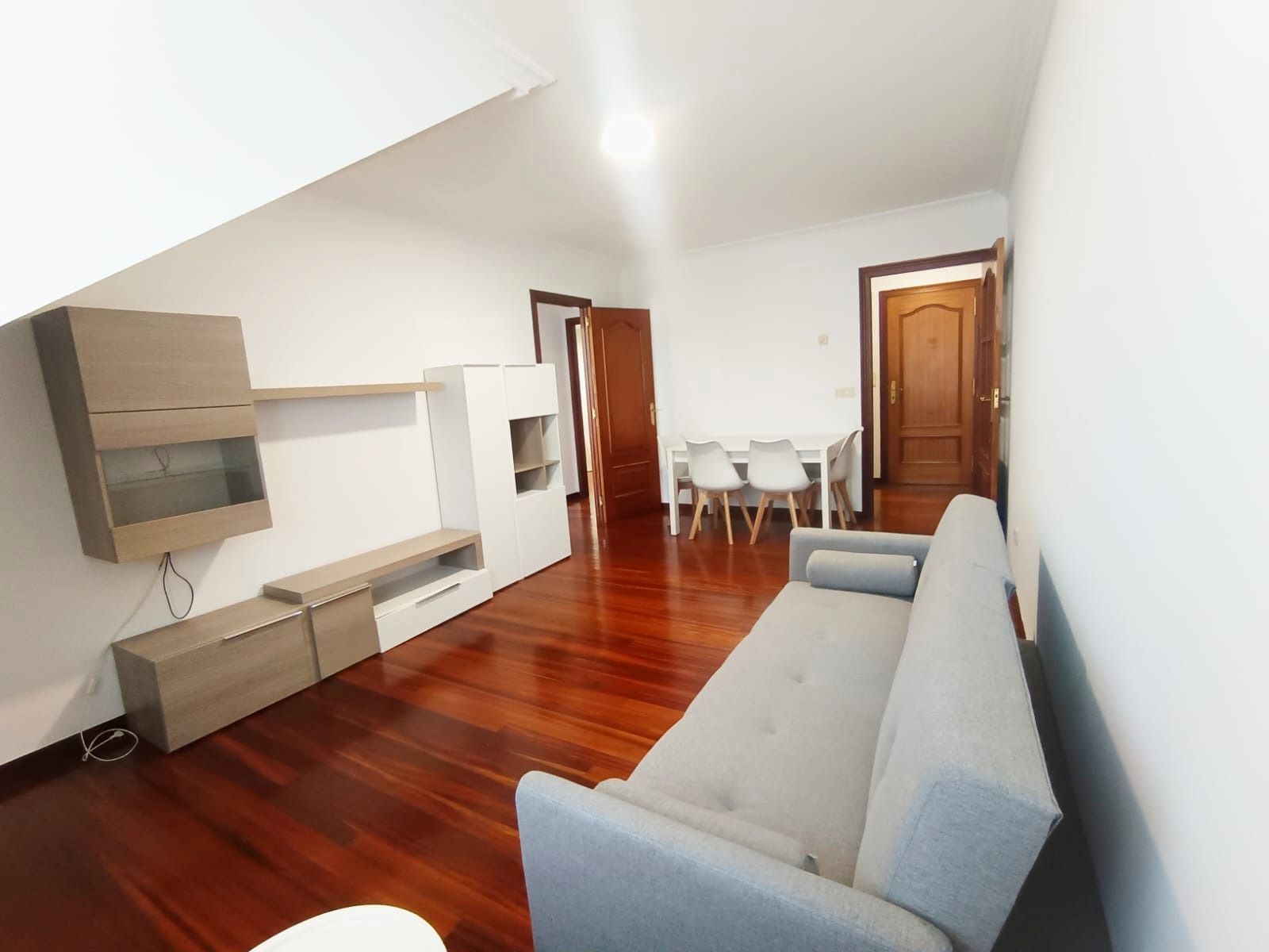 Wohnzimmer von Wohnung zur Miete in Pontevedra Capital  mit Heizung, Parkett und Schwimmbad