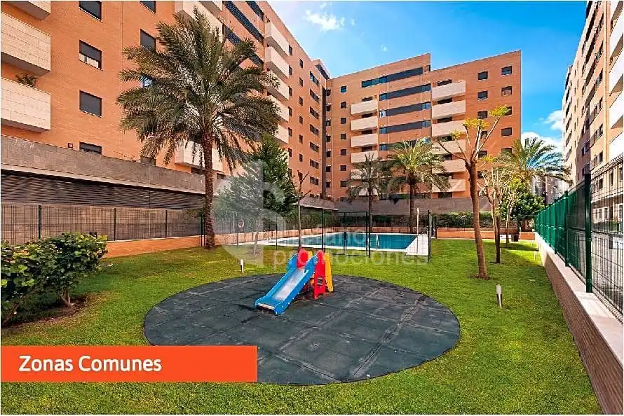 Vista exterior de Àtic en venda en Málaga amb Aire condicionat, Calefacció i Terrassa