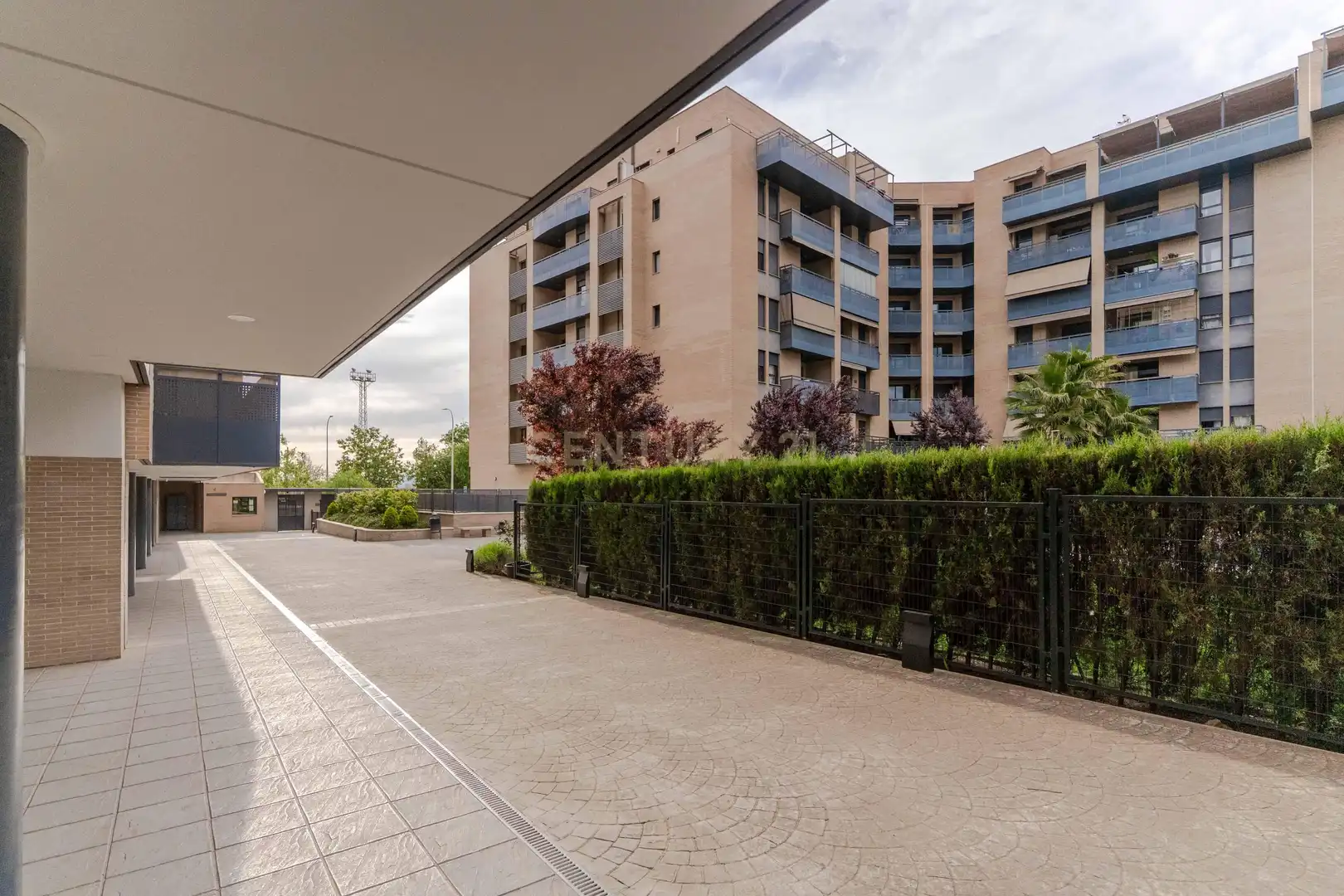 Vista exterior de Piso en venta en Granada con Jardín privado, Trastero y Piscina comunitaria