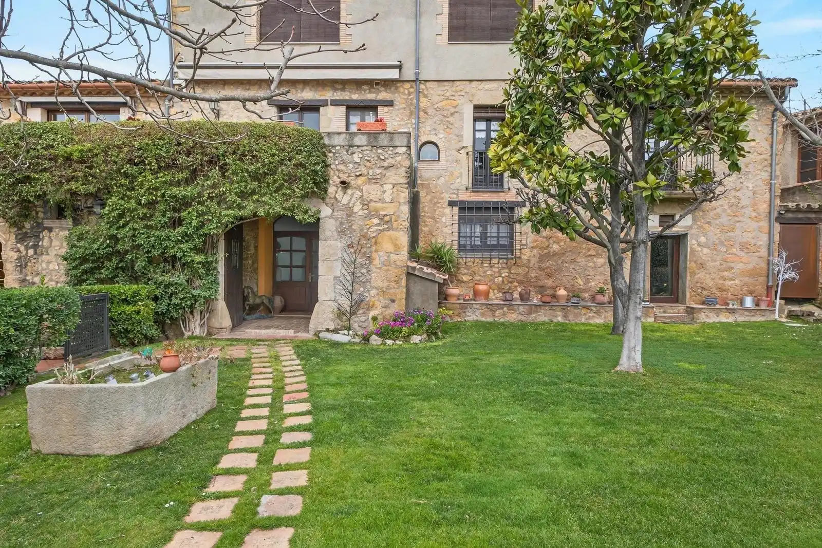Casa rústica con piscina en venta en Carrer Carrer Castell, imagen 3