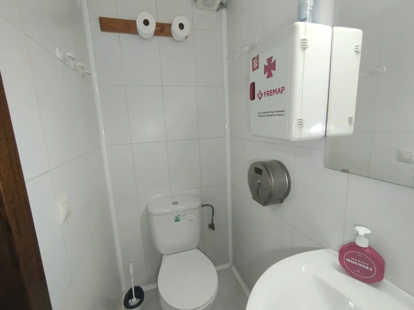 Bany de Local de lloguer en Socuéllamos amb Aire condicionat i Moblat
