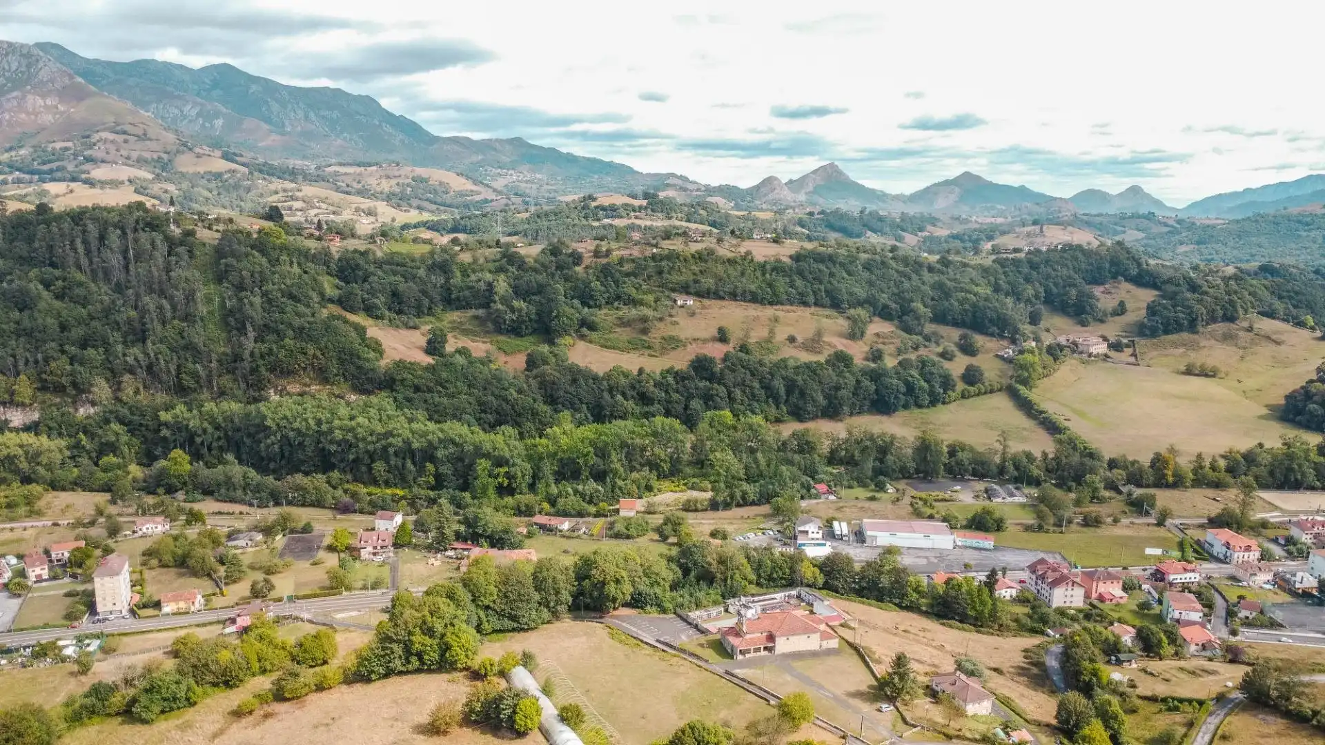 Vista exterior de Casa o chalet en venta en Piloña con Calefacción, Jardín privado y Parquet