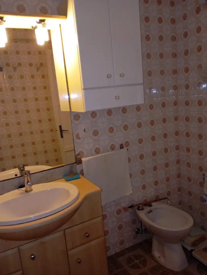 Badezimmer von Einfamilien-Reihenhaus zum Verkauf in Lécera mit Abstellraum, Möbliert und Ofen