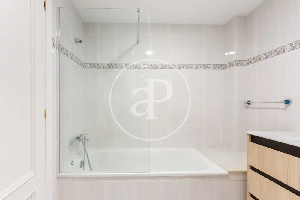 Baño de Piso en venta en Valencia con Aire acondicionado, Calefacción y Balcón