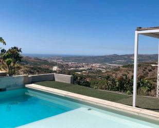 Piscina de Finca rústica en venda en Vélez-Málaga amb Piscina i Moblat