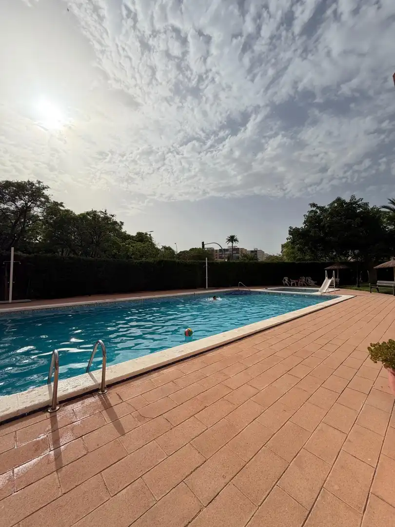Piscina de Pis en venda en Alicante / Alacant amb Jardí privat, Terrassa i Traster