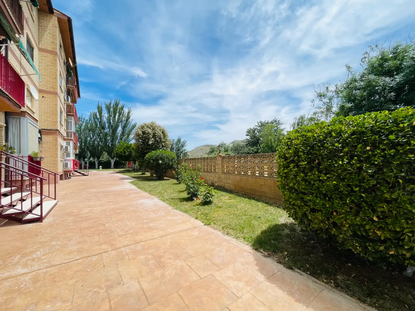 Garden of Flat for sale in Cadrete  with Air Conditioner, Heating and Private garden