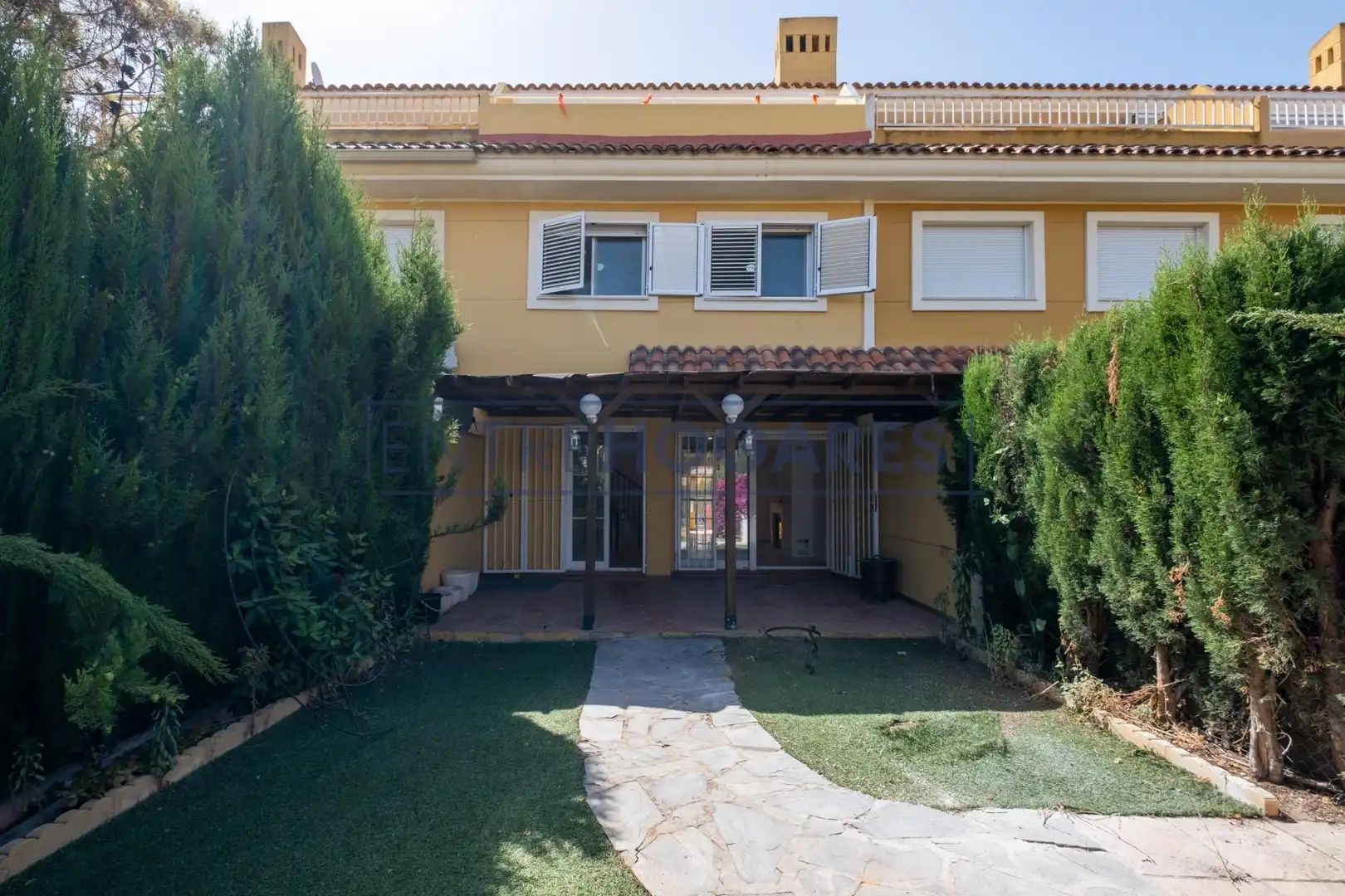 Außenansicht von Einfamilien-Reihenhaus zum Verkauf in Moncada