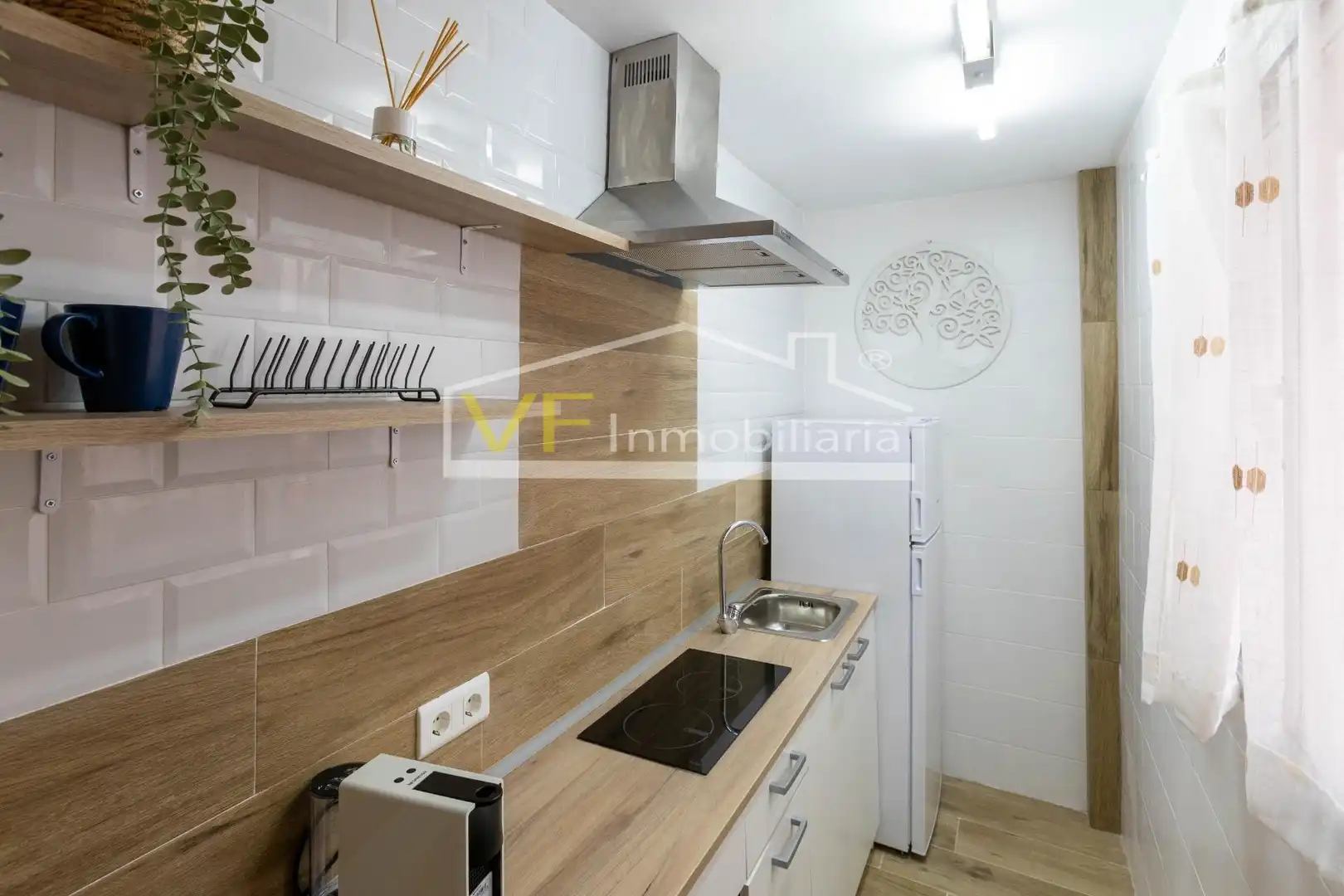 Cuina de Apartament en venda en Torremolinos amb Jardí privat, Terrassa i Piscina comunitària