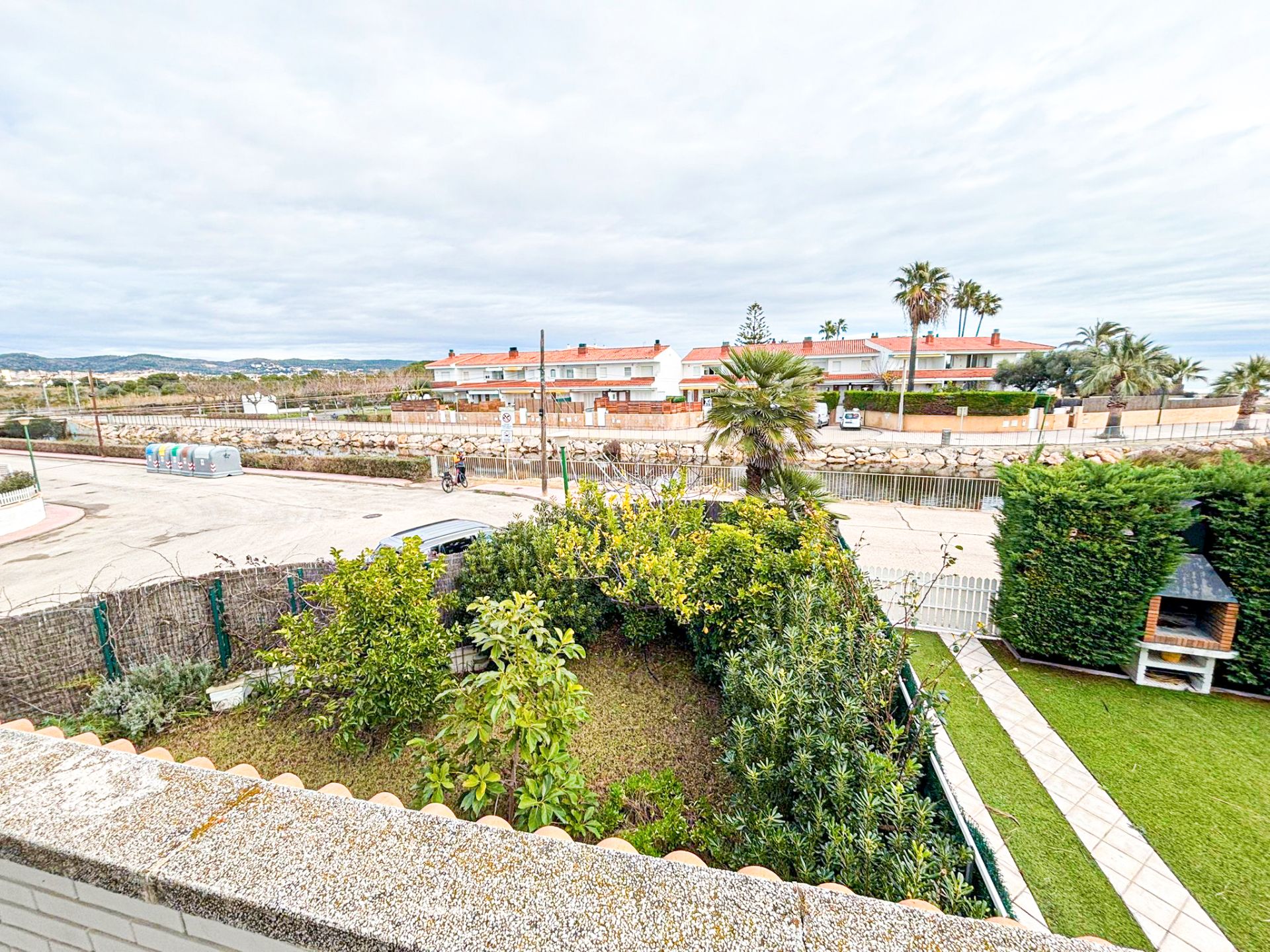 Casa adosada de lloguer a Carrer Xaloc, Creixell
