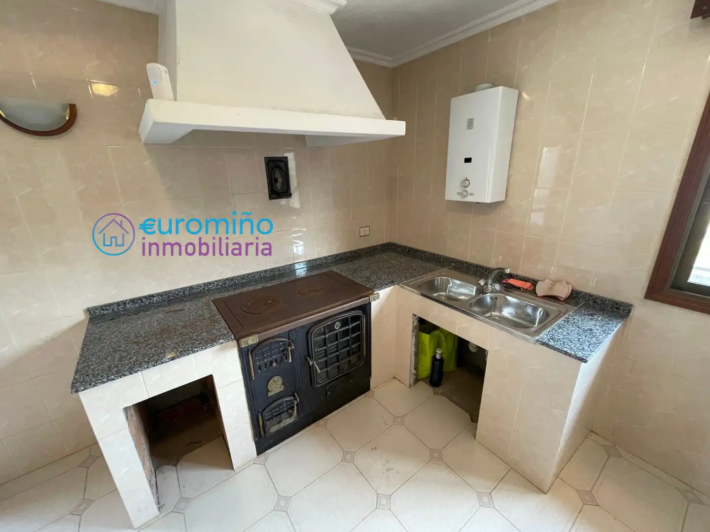 Cocina de Casa o chalet en venta en As Neves   con Terraza, Trastero y Amueblado