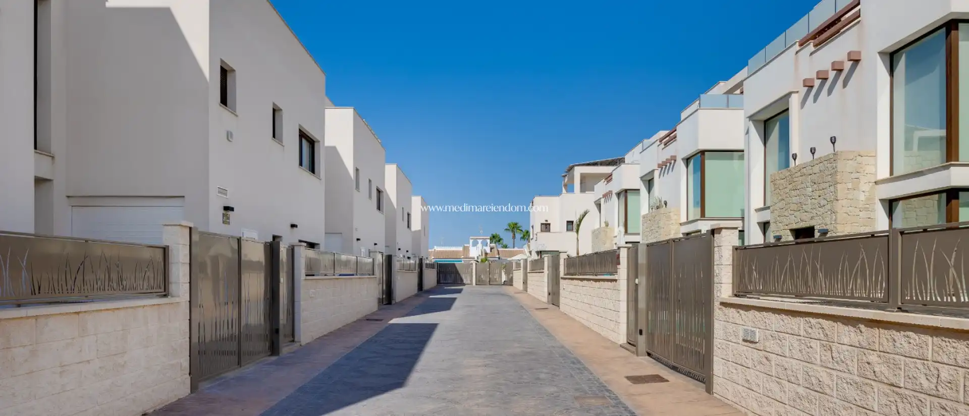 Vista exterior de Casa o xalet en venda en Rojales amb Aire condicionat, Calefacció i Jardí privat