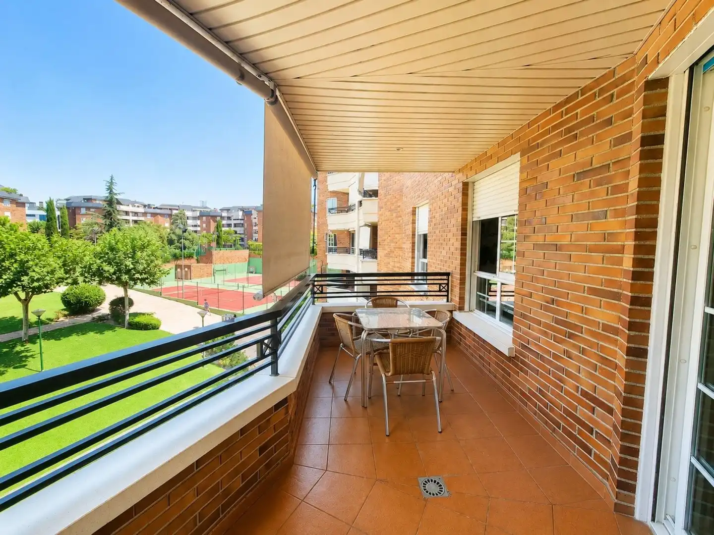 Terraza de Piso en venta en Majadahonda con Calefacción, Terraza y Piscina comunitaria