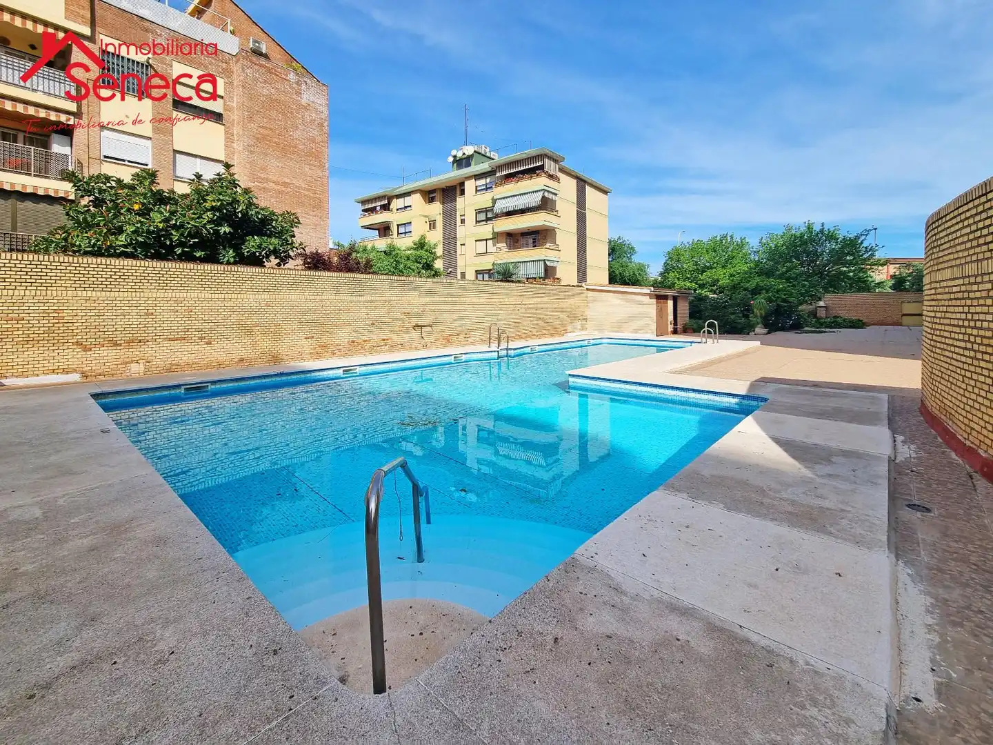 Piscina de Pis en venda en Córdoba amb Aire condicionat, Calefacció i Terrassa
