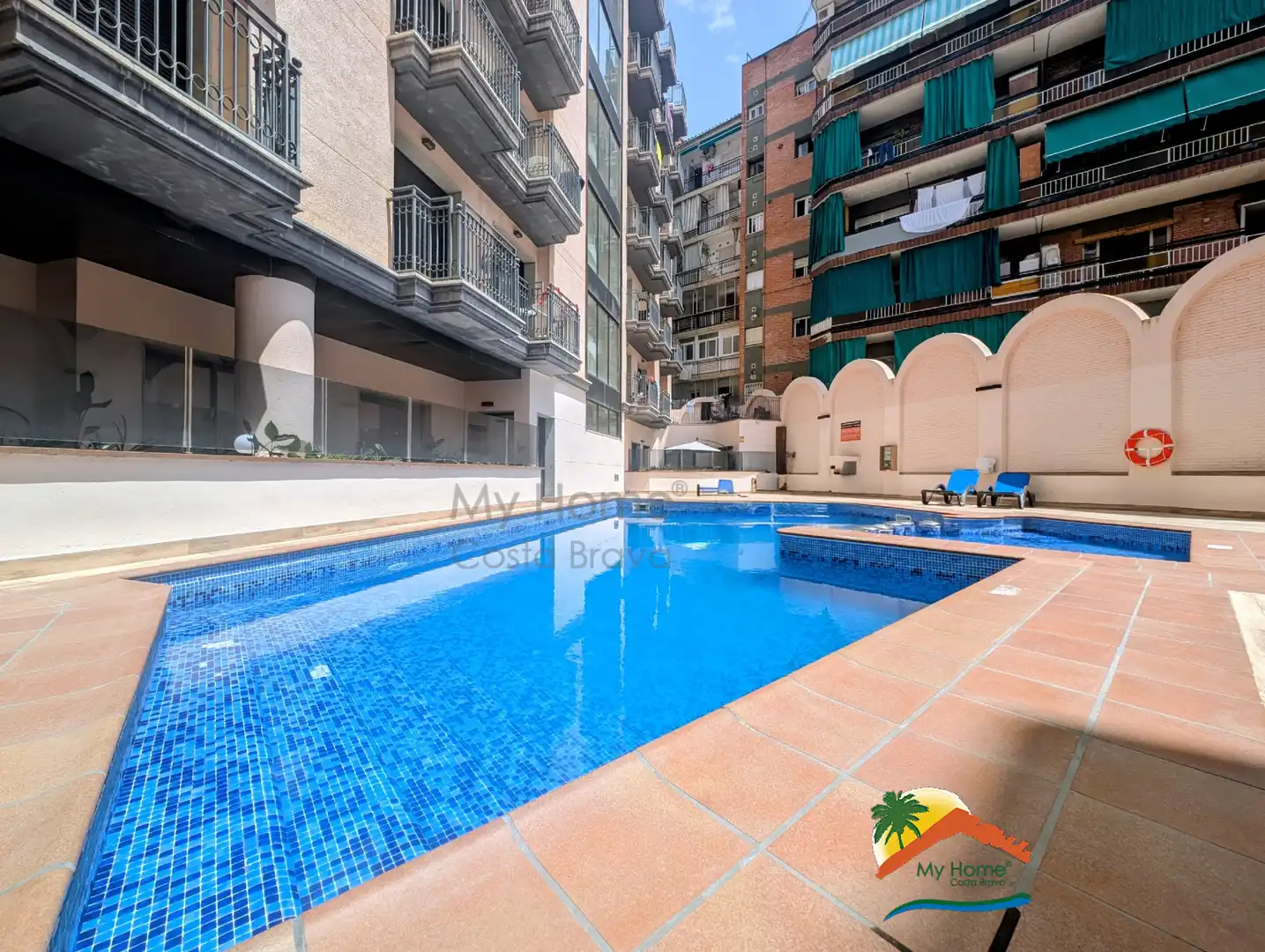 Schwimmbecken von Wohnung zum Verkauf in Lloret de Mar mit Klimaanlage, Heizung und Möbliert
