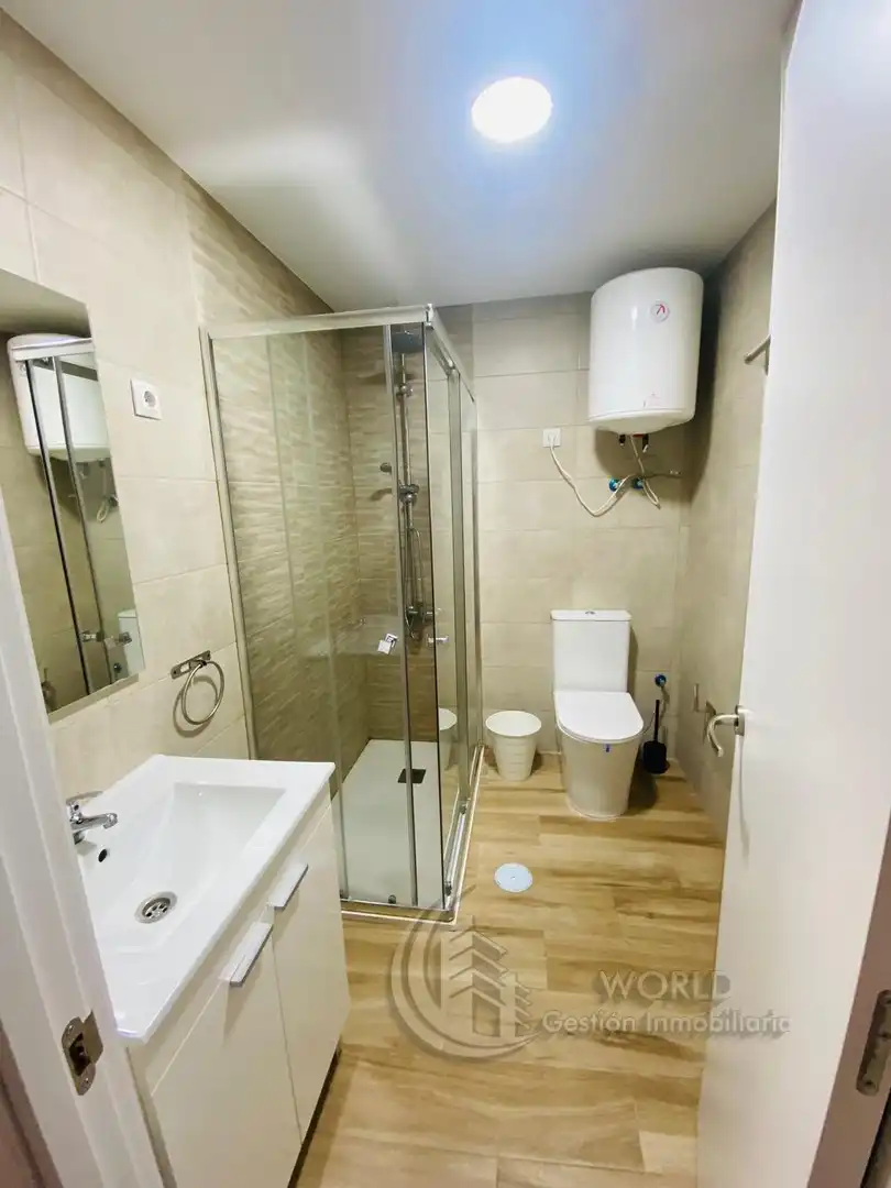 Badezimmer von Wohnung zur Miete in Madrid mit Klimaanlage, Heizung und Möbliert