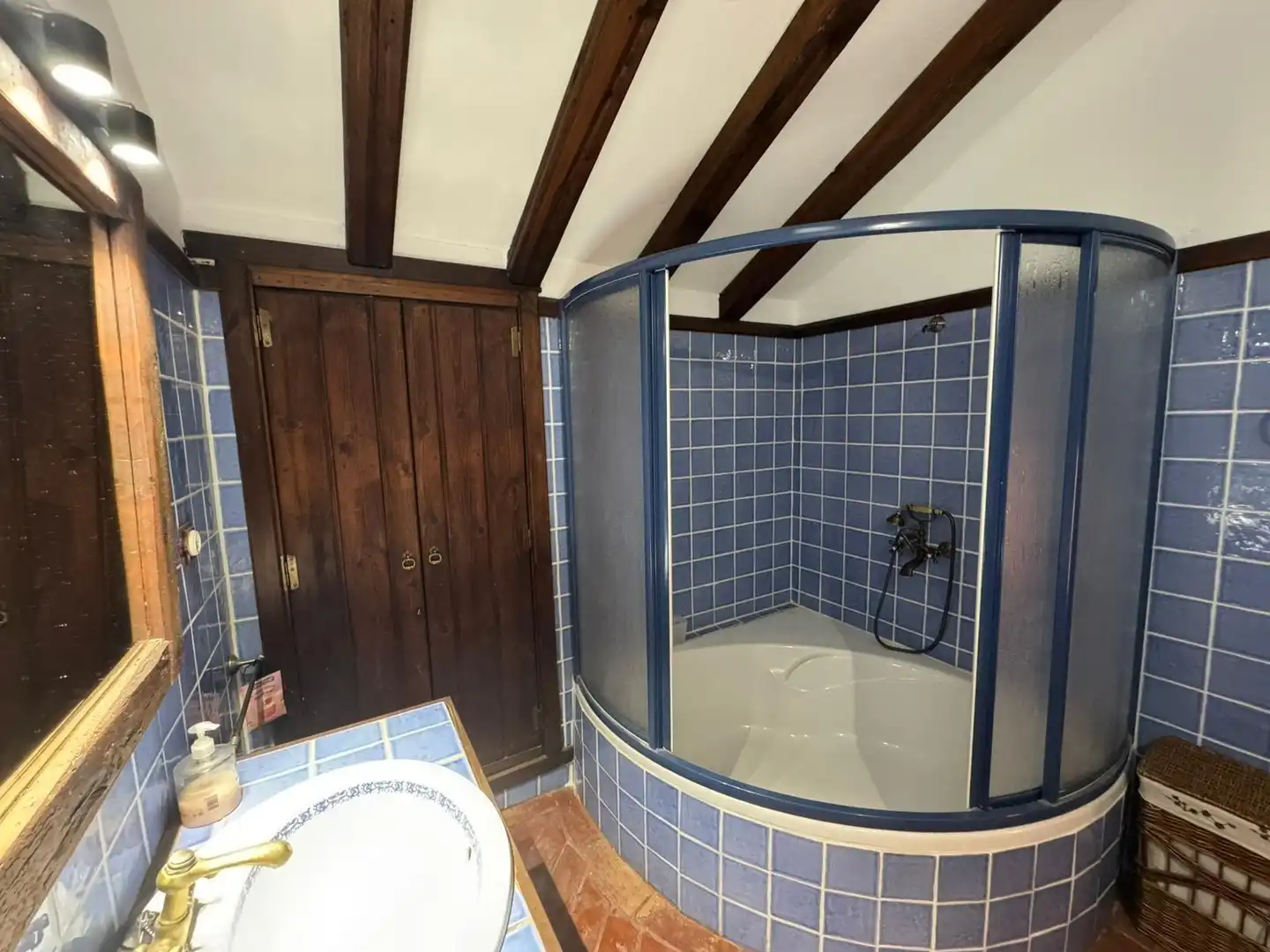 Bany de Casa o xalet en venda en Marbella amb Jardí privat, Terrassa i Piscina