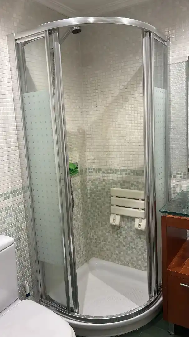 Baño de Piso de alquiler en Vigo  con Calefacción, Parquet y Terraza