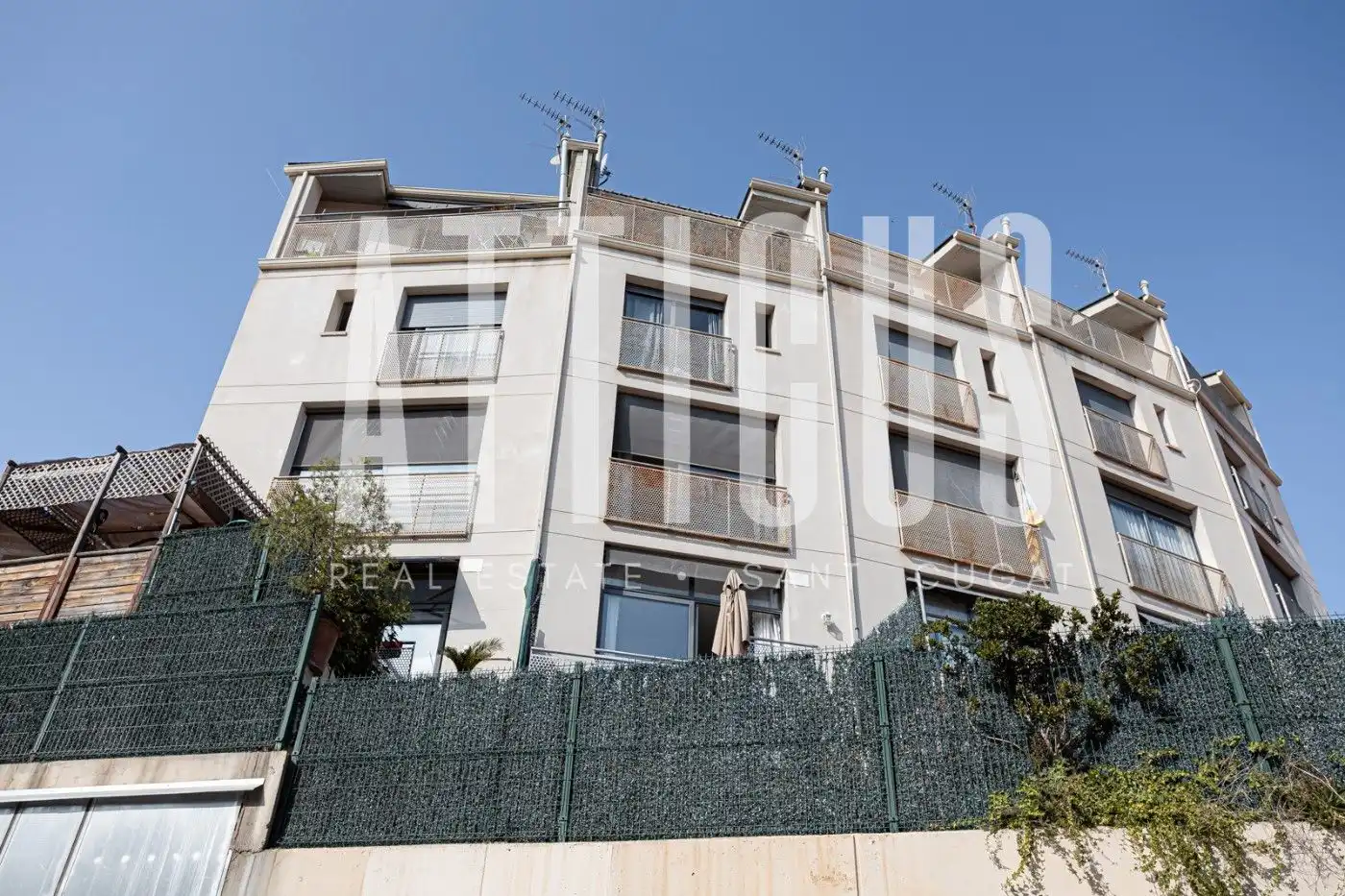 Vista exterior de Casa adosada en venda en Barcelona amb Aire condicionat, Calefacció i Parquet