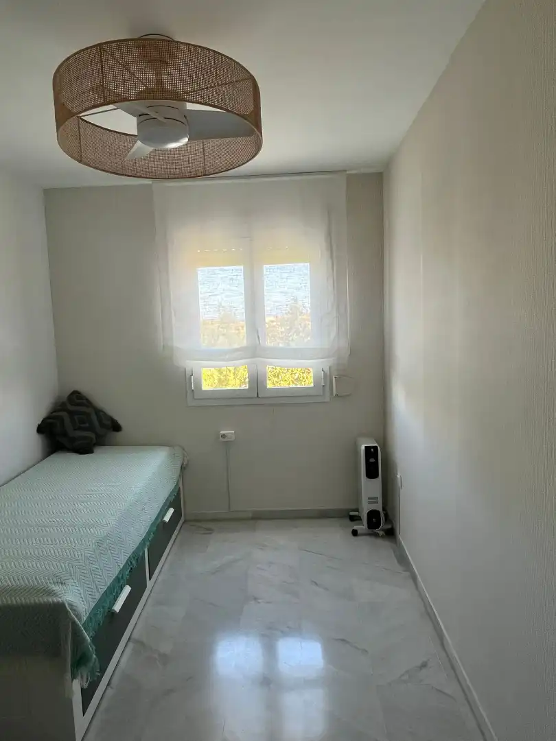 Schlafzimmer von Wohnung zur Miete in Rincón de la Victoria mit Klimaanlage, Terrasse und Möbliert
