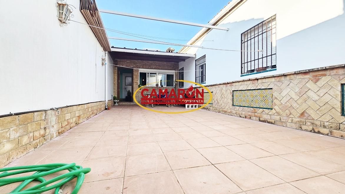 Exterior view of House or chalet for sale in Gines