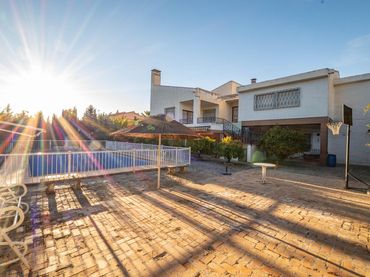 Villa con balcone in vendita a Calle Carril de Santo Domingo 35